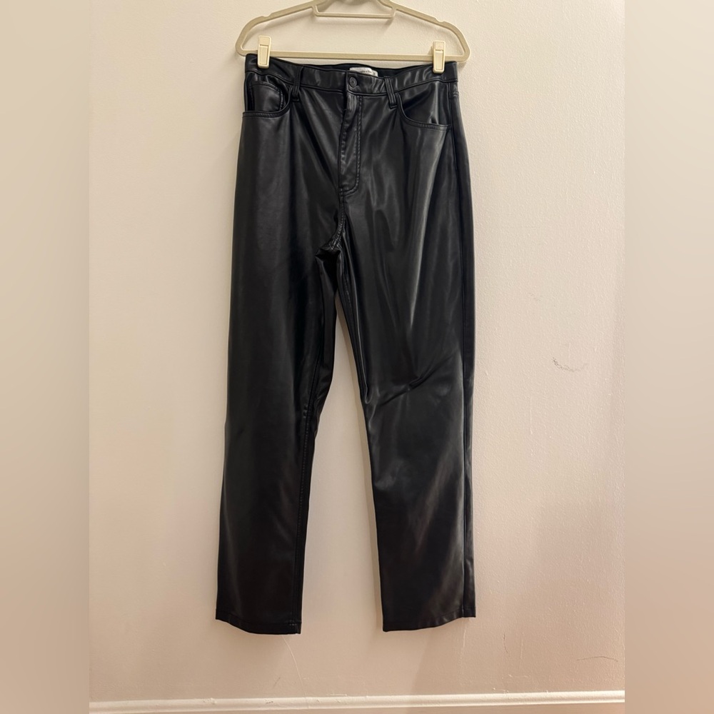 Abercrombie & Fitch 90’s Straight High Rise Faux Leather Pants (32L)